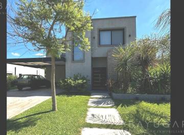 Casa · 170m² · 5 Ambientes · 4 Cocheras · Venta Casa - Barrio Privado Los Arces - Apto Crédito