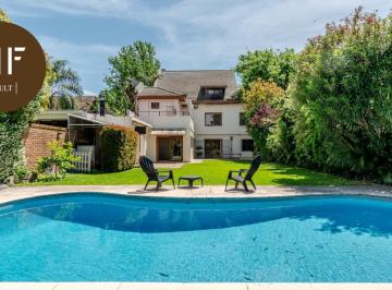 Casa · 694m² · 9 Ambientes · 4 Cocheras · Importante Propiedad en Venta, Impecable Estado, Ubicada en Martínez de Av Libertador Al Río.