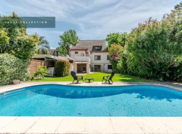 Casa · 694m² · 9 Ambientes · 4 Cocheras · Importante Propiedad en Venta, Impecable Estado, Ubicada en Martínez de Av Libertador Al Río.