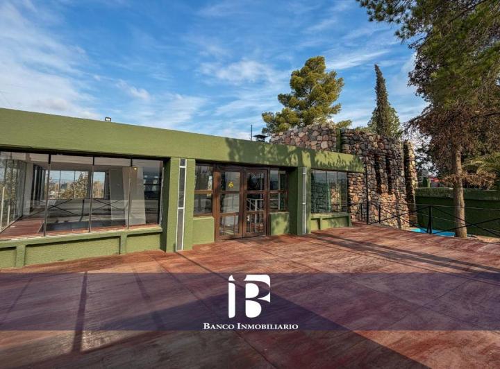 Local comercial · 600m² · 5 Ambientes · 40 Cocheras