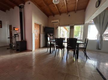 Casa · 128m² · 5 Ambientes · 1 Cochera · Casa en Ibarlucea