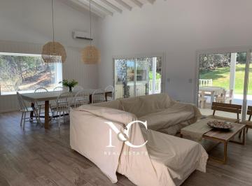 Casa · 200m² · 5 Ambientes · Casa en Venta Costa Esmeralda con Fondo Libre