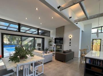 Casa · 755m² · 4 Ambientes · 1 Cochera · Casa en Lugano