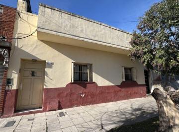 PH de 4 ambientes, Lanús · Linda Casa PH Al Frente 3/4 Ambientes con Patio y Terraza