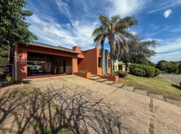 Casa · 245m² · 8 Ambientes · 2 Cocheras · Casa en La Serena