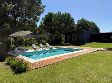 Casa de 6 ambientes, Pinamar · Casa con Pileta en La Herradura, Pinamar