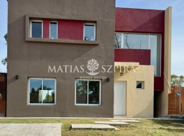 Casa · 143m² · 4 Ambientes · 1 Cochera · Duplex en Venta Alvarez del Bosque