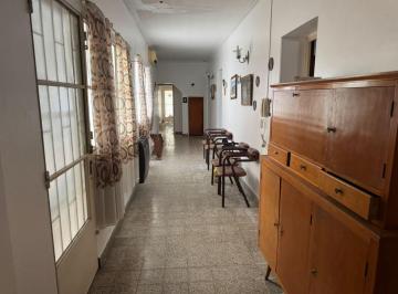 Casa · 120m² · 3 Ambientes · 1 Cochera · Casa Venta a Reciclar 2 Dorm., Patio, Cochera y Local Comercial