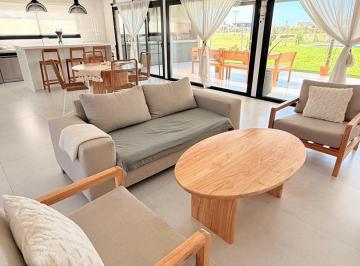 Casa · 146m² · 4 Ambientes · 2 Cocheras · Casa en Venta en San Sebastian - Area 8, San Sebastian, Escobar