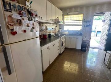 Casa de 4 ambientes, Lomas de Zamora · Venta Casa 4 Ambientes 200 m² en Banfield