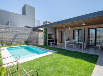 Casa · 120m² · 3 Dormitorios · Venta Casa 2 Dorm. con Pileta Rincones de Manantiales