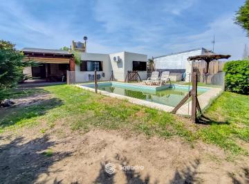 Casa · 65m² · 4 Ambientes · 3 Cocheras · Venta | Permuta - Casa 2 Dorm. - Punta Chacra, Roldán.