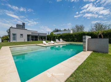 Casa · 130m² · 5 Ambientes · 3 Cocheras · Venta - Casa 3 Dorm., Quincho y Piscina - Puerto Roldán.