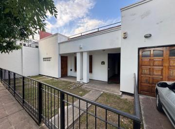 Casa · 194m² · 4 Ambientes · 1 Cochera · Casa en Venta en Barrio Los Gigantes 3 Dorm. 2 Baños con Cochera