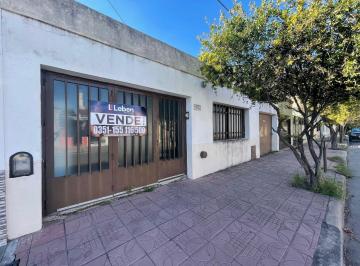 Casa · 160m² · 6 Ambientes · 2 Cocheras · B° Alto Alberdi - Casa 2 Dorm., Patio Amplio - 270 m²