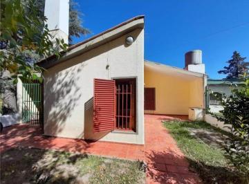 Casa · 164m² · 12 Ambientes · 1 Cochera · Casa en Venta. Ubicada en Los Pinos 368