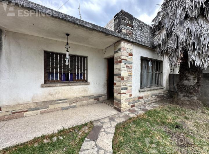 Casa · 100m² · 3 Ambientes · 4 Cocheras