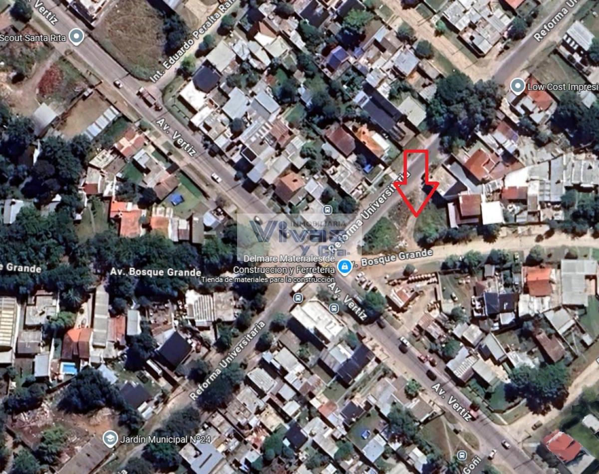 Lote 372m² con salida a 3 calles — Bosque Grande