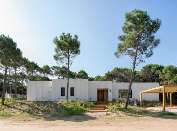 Casa · 180m² · 4 Ambientes · 2 Cocheras · Casa en Venta Pinamar Norte