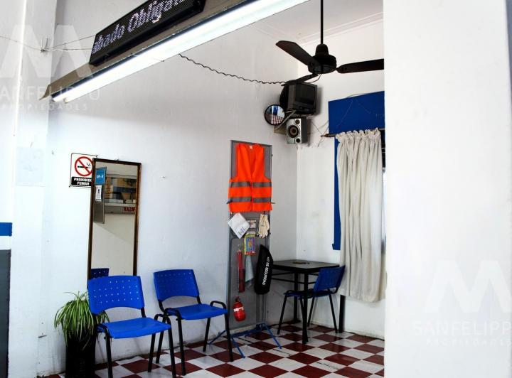 Local comercial · 86m² · 6 Cocheras