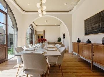 Casa · 203m² · 5 Ambientes · 1 Cochera · Casa en Nuestra Señora de Lourdes