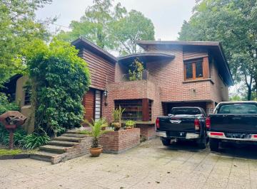 Casa · 300m² · 4 Ambientes · 6 Cocheras · Zacagnini Al 6000
