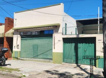 Casa · 195m² · 7 Ambientes · Casa Multifamiliar con Posible Renta y Potencial de Desarrollo.