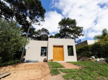Casa · 80m² · 3 Ambientes · 2 Cocheras · Casa Montoya