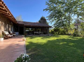 Casa de 9 ambientes, Vistalba · Chalet en El Exclusivo, Barrio Privado Vistalba Country, en Venta.