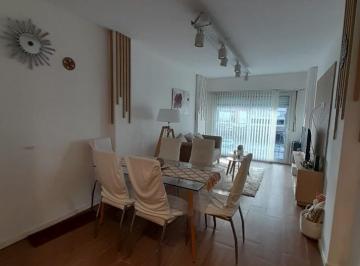 Departamento · 67m² · 3 Ambientes · Departamento 3 Amb. Al Frente, con Balcon y Patio - Zona: Plaza Colon
