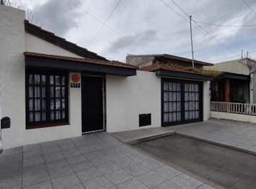 Casa · 173m² · 4 Ambientes · 1 Cochera · Casa 4 Amb. con Patio y Garage, Mas Depto 2 Amb con Patio - Zona: Peralta Ramos Oeste