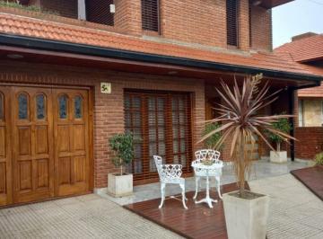 Casa · 170m² · 5 Ambientes · 2 Cocheras · Chalet 5 Amb. con Patio y Garage Doble - Zona: Colinas de Peralta Ramos