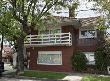 Casa · 162m² · 4 Ambientes · 1 Cochera · Casa en Venta Chauvin