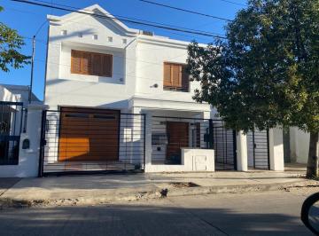 Casa · 215m² · 4 Ambientes · 2 Cocheras · Casa | 3 Dorm. | Barrio Villa Cabrera