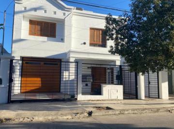Casa · 215m² · 4 Ambientes · 2 Cocheras · Casa en Venta 3 Dor B° Villa Cabrera