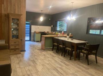 Casa de 4 ambientes, San Martín de los Andes · Casa de 3 Dorm. en Los Robles – 2 Años de Antigüedad