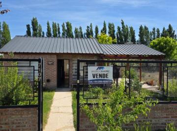 Casa de 4 ambientes, Plottier · Casa con 375 m² Terreno y 2 Habitaciones en Venta, Las Lilas