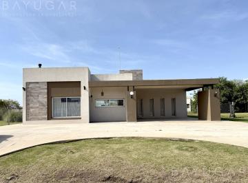 Casa · 162m² · 5 Ambientes · Venta Casa - Medal Country Club, Pilar