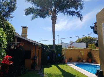 Casa · 231m² · 7 Ambientes · 1 Cochera · Casa de Seis Dorm. en Boulogne, San Isidro con Jardin y Pileta. con Muy Buen Acceso.