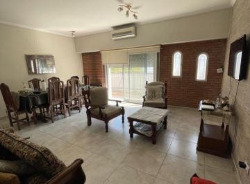 Casa de 3 ambientes, La Matanza · Casa con 238 m² en Venta en La Tablada, 3 Ambientes