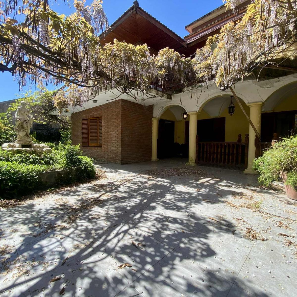 Chalet 5 amb, 235m² con parque y cochera — Don Bosco