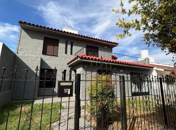 Casa de 8 ambientes, Córdoba · Casa en Venta Cerro de Las Rosas 4 Dorm.
