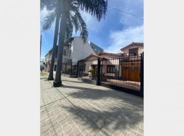 Casa · 300m² · 4 Ambientes · 2 Cocheras · Casa en Venta en Ramos Mejia