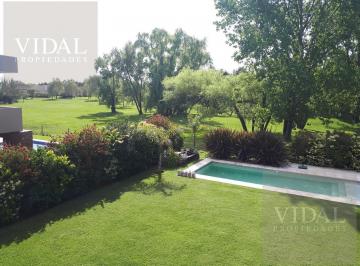 Casa · 800m² · 8 Ambientes · 2 Cocheras · Casa en Venta en Campo Grande