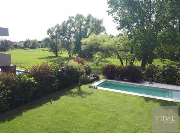 Casa · 800m² · 8 Ambientes · 2 Cocheras · Casa en Venta en Campo Grande