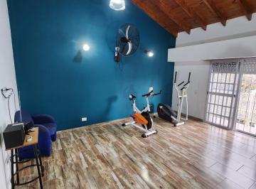 Casa · 250m² · 6 Ambientes · 1 Cochera · Casa en Venta Dr Pozzo 1200 Bernal