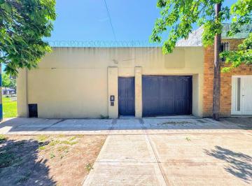 Casa · 78m² · 4 Ambientes · 2 Cocheras · Casa de 2 Dorm., con Doble Patio y Cochera Doble, Barrio Industrial, Rosario