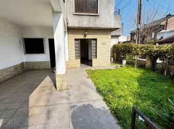 Casa · 120m² · 5 Ambientes · 2 Cocheras · Casa en Venta Hurlingham 5 Ambientes Apto Crédito