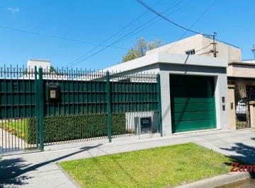 Casa · 300m² · 4 Ambientes · 1 Cochera · Casa en Glew