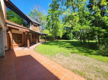 Casa · 490m² · 7 Ambientes · 2 Cocheras · Casa Quinta 7 Amb. con Cquinco Parque y Pileta